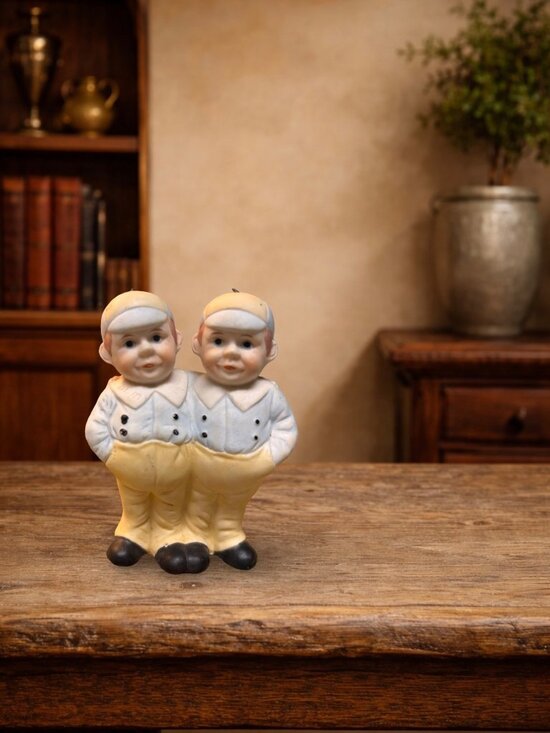 Silvestri Other - Vintage Silvestri Tweedledum Tweedledee Alice In Wonderland Porcelain Ornament